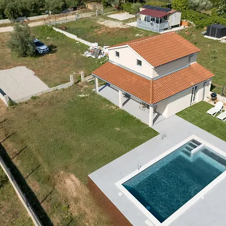 Cozy With Pool - Happy Appartamento